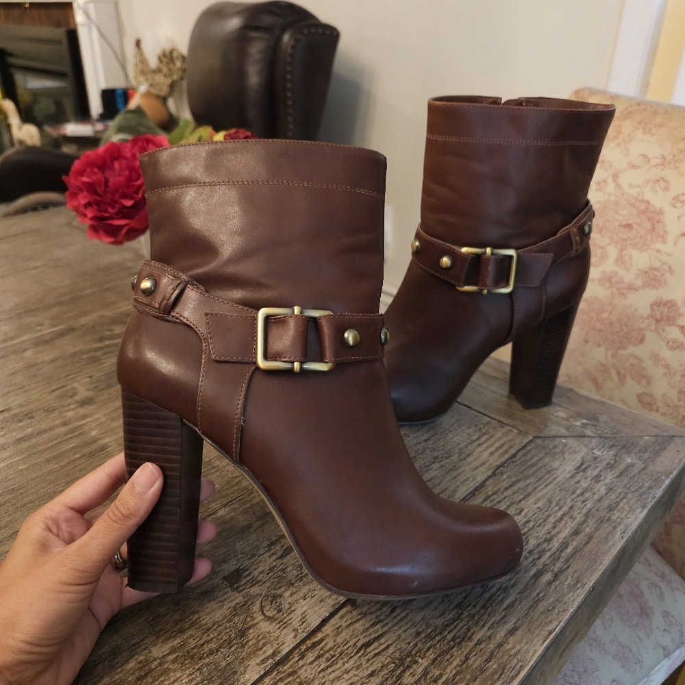 Arturo Chiang Leather Buckle Booties